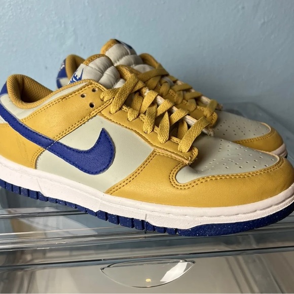 Nike Women’s Dunk Next Nature Wheat Gold Size 6.5 DS No box - Picture 2 of 9
